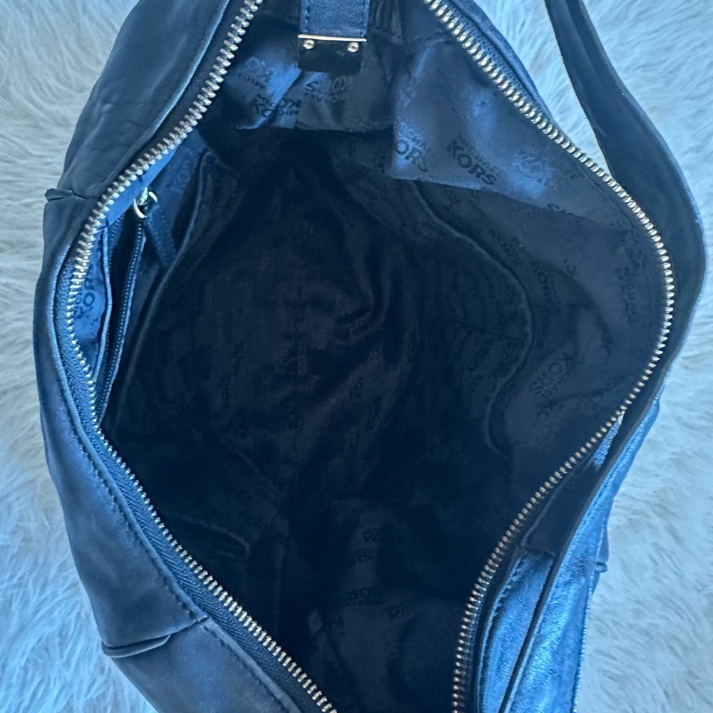 Michael Kors Beverly Black Shoulder Bag with Gold Accents Damaged - Picture 8 of 16